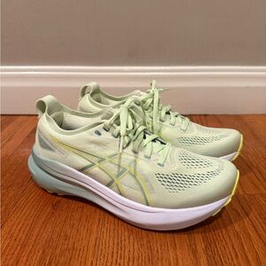 Women’s Asics Gel-Kayano 31 EUC